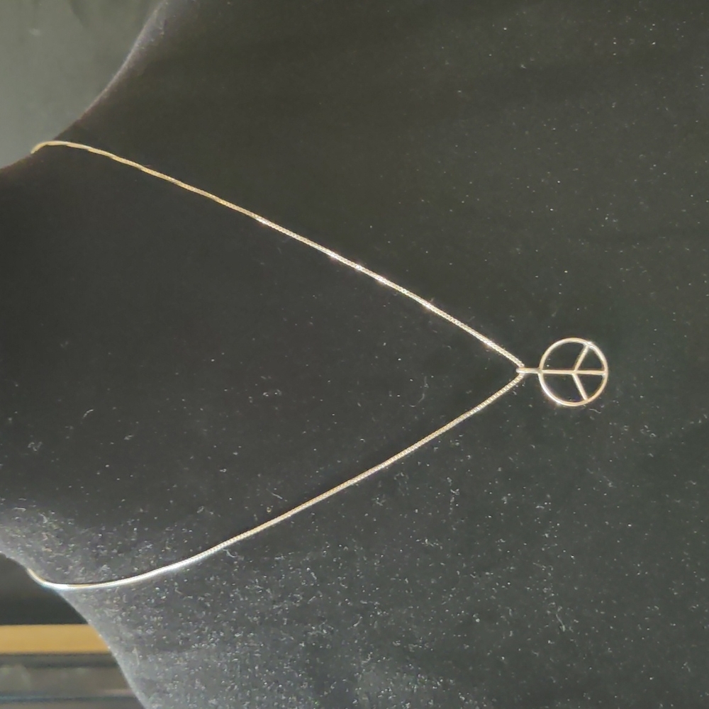 925 Sterling Silver 18" Necklace w/Peace Pendant